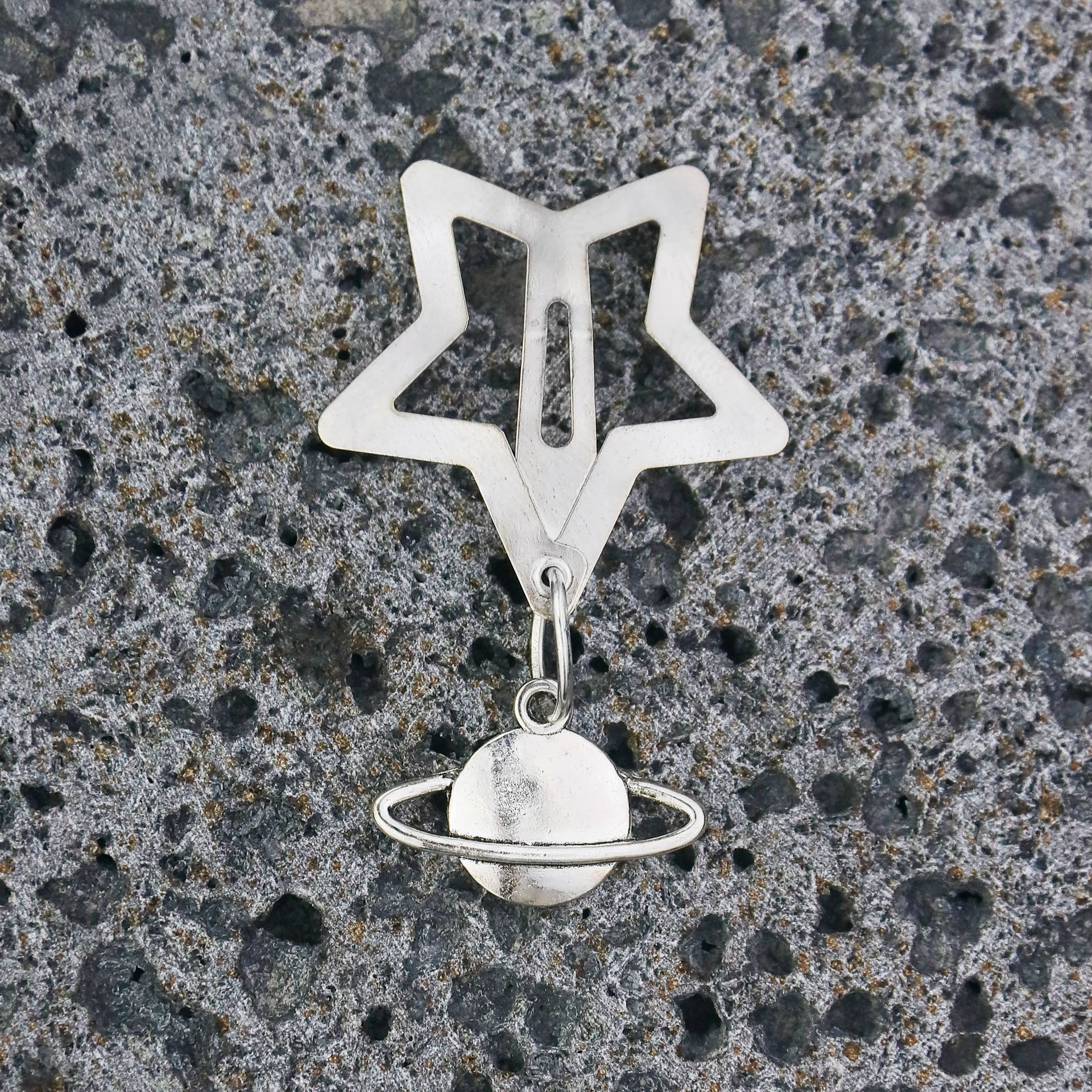 10g Weight Charm Hair Clips Hair Accessories Type 1 Piece Quantity Holiday, Street Occasion Iron Material Animal, Star, Life Tree Pattern All Seasons Season Women's Gender IG Style, Cute Style IG Style Cute Women's Animal Star Life Tree Iron Charm Hair Clips 24
