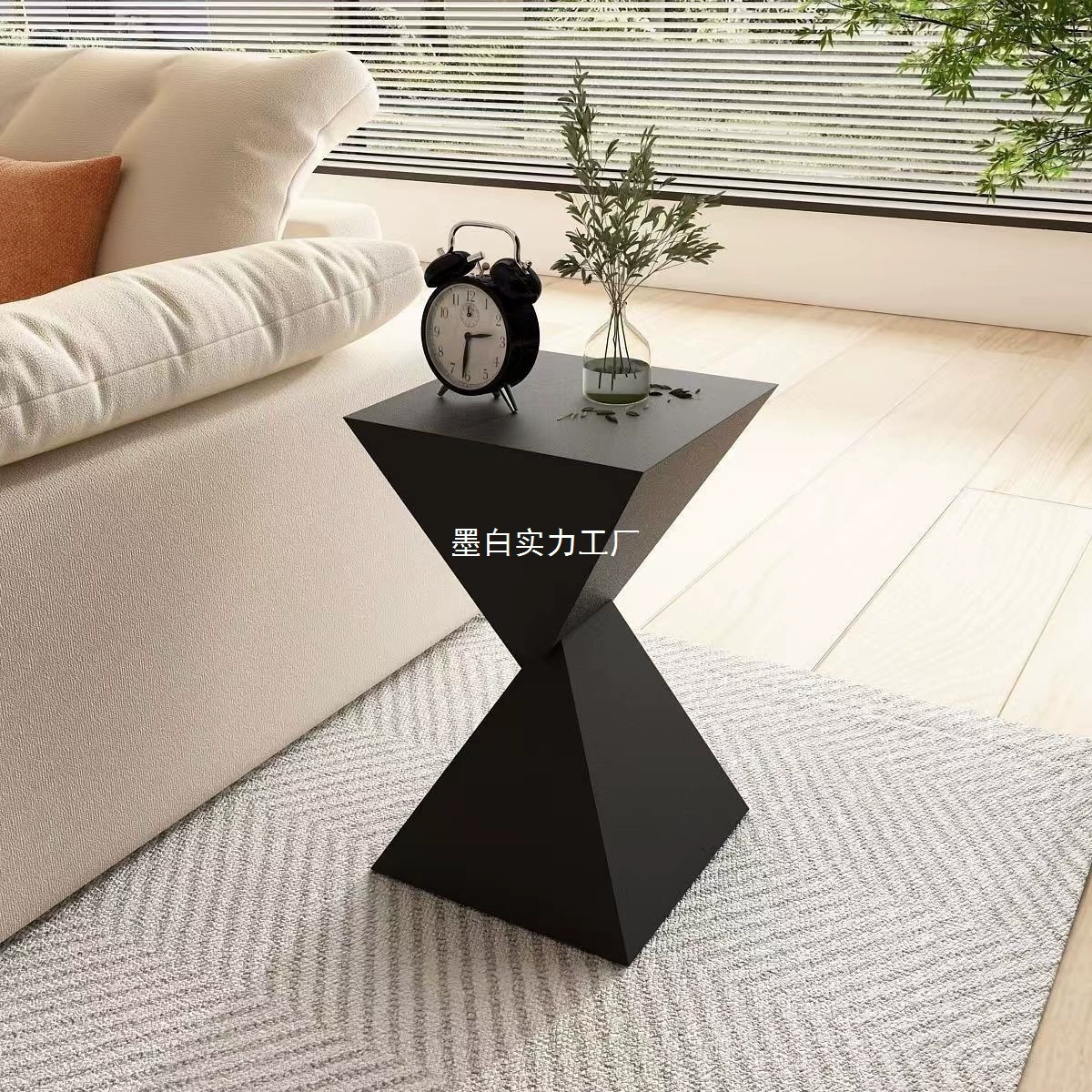 Креативный маленький столик для гостиной, кремовый угловой диван для спальни, легкий журнальный столик, подставка для цветов, современный простой прикроватный столик.