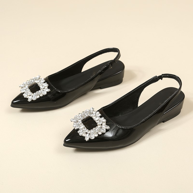 Famous estilo de estilo de mujer de estilo de diamante de botón cuadrado, sandalias de punta punta, nuevo temperamento de verano, zapatos de talón único con base plana, tamaño grande