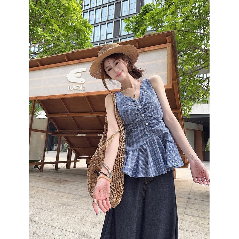 Forever21 Sweet and Unique Red Plaid V-Neck Waist-Cinching Tank Top for Women, Spring Vacation Style Sleeveless Camisole Top