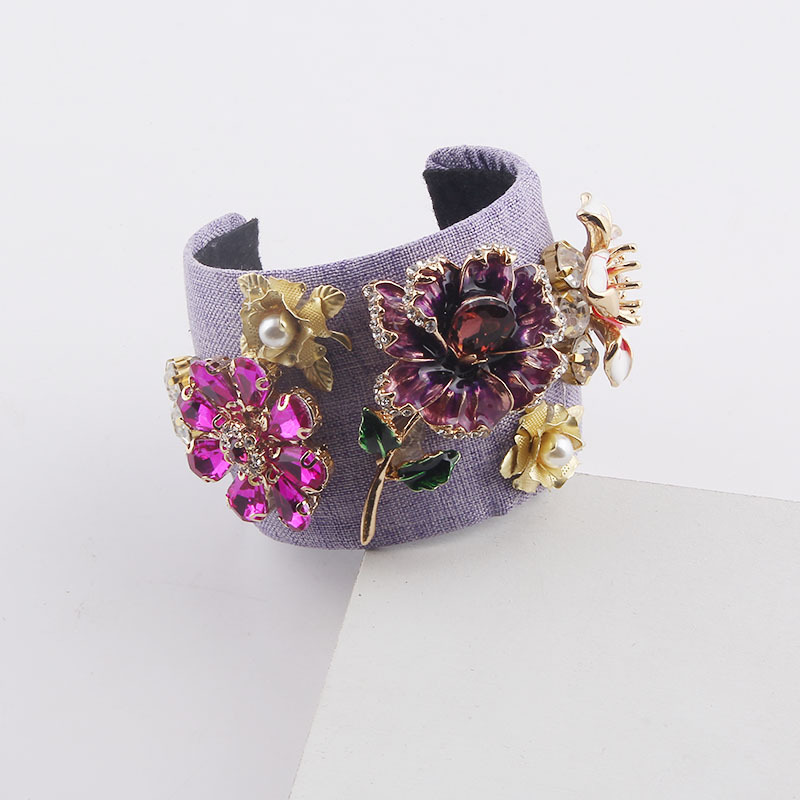 Baroque Metal Rose Flower Diamond Gemstone Bracelet display picture 5