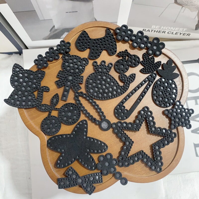 DIY jewelry accessories: black Korean velvet perforated hair accessories, pet accessories, and various styles of pointed-bottom rhinestones with bases DIY jewelry accessories: black Korean velvet perforated hair accessories, pet accessories, and various styles of pointed-bottom rhinestones with bases