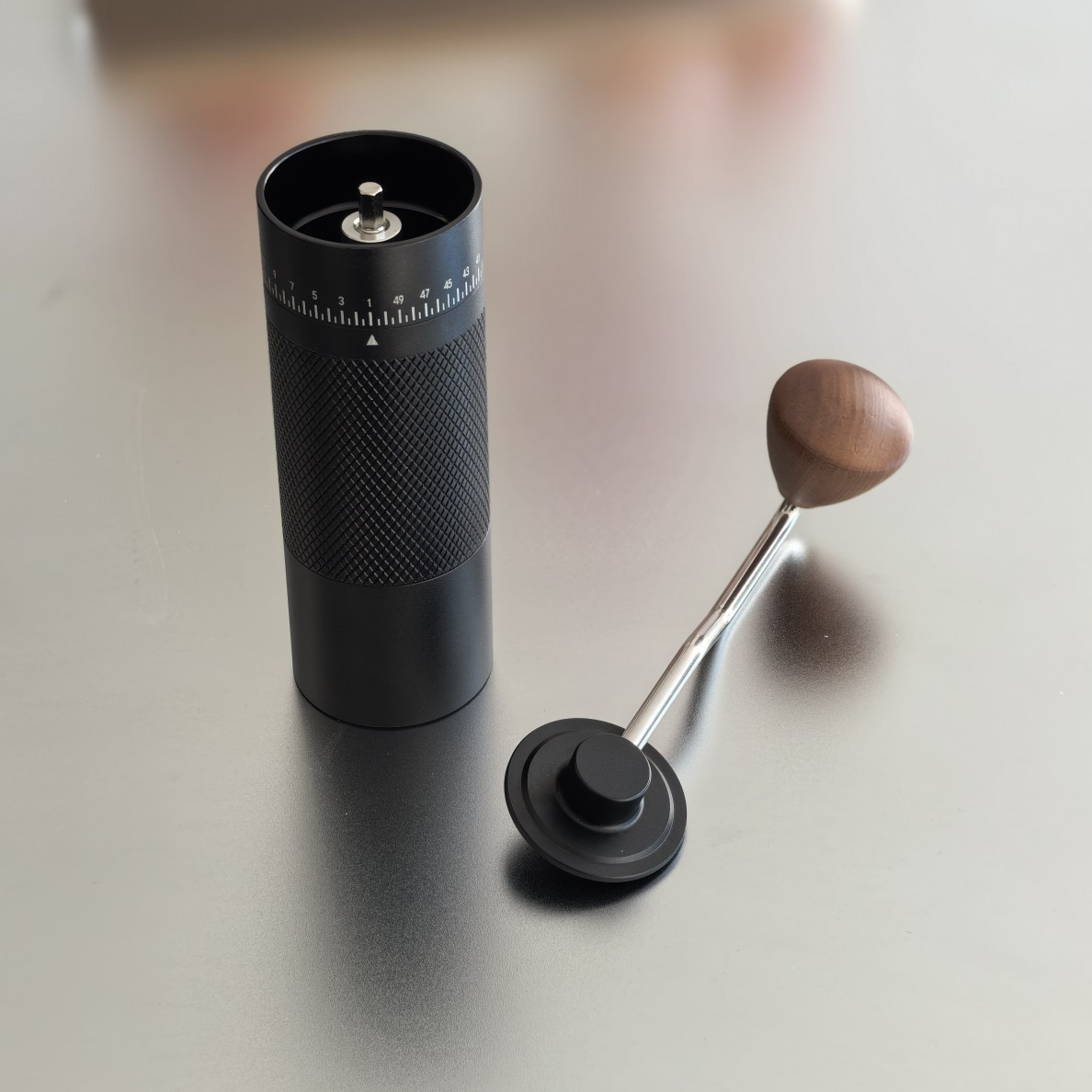 External Adjustment Hand-Cranked Coffee Machine Cnc Steel Core Coffee Bean Grinder Coffee Grinder Six-Star Titanium Plated