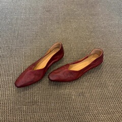羊の皮の版 ~ 百合の復古の柔らかい底の心地良い1足の平底の靴の女性の浅い口の気質の本革の通勤する職業の靴