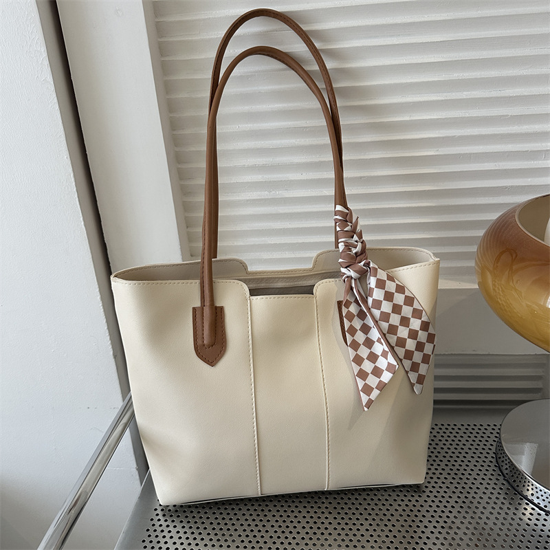 Nuevo versátil ins todo partido bolso de hombro bolso de mano Retro Commuter textura bufanda de seda 2023 Otoño e Invierno