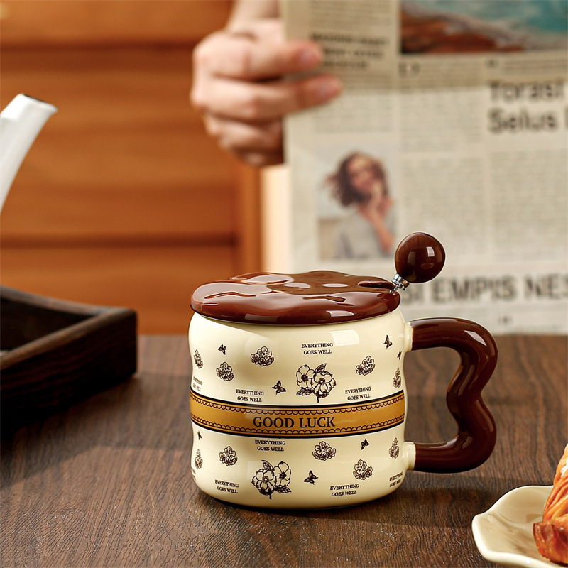 Flores retro tazas de alta sensación de marca de oficina simple para el hogar tazas de agua de niñas con tazas de desayuno de pareja de café con tapa