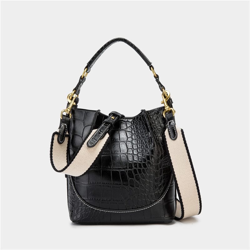 악어 무늬 블랙