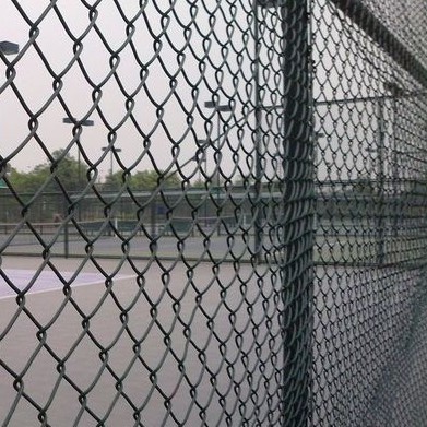 厂家供应球场围栏体育球场围网勾花网体育场护栏网运动场操场护栏