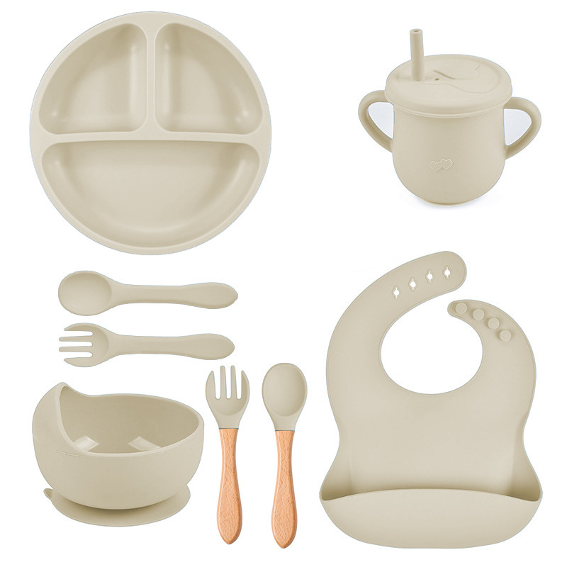 Conjunto de cubiertos de silicona de 8 piezas pequeños platos de succión copas de paja de silicona cuenco delantal cuchara horquilla plato de bebé al por mayor