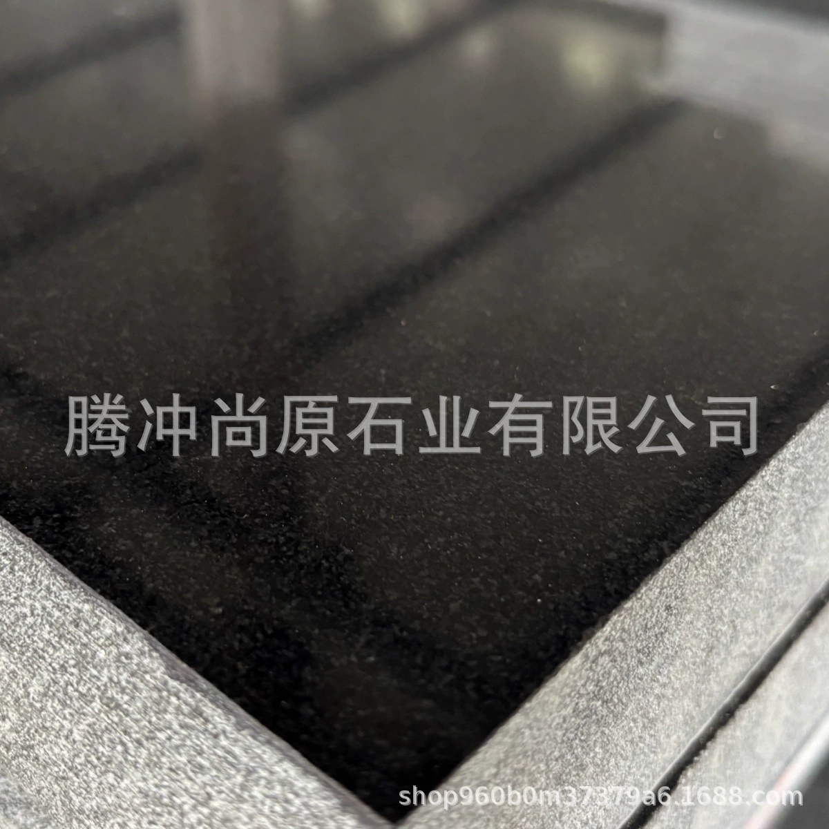 Китайский черный гранит с гладкой и галтованной поверхностью для надгробий, черный гранит «семас» из Тенчжун, Юньнань.