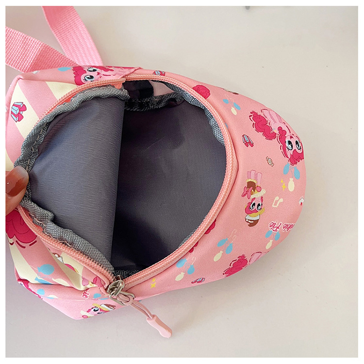 Wholesale of 2024 new children's bags, ins Korean cartoon chest bags, lightweight and fashionable travel crossbody backpacks for boys and girls Item Picture