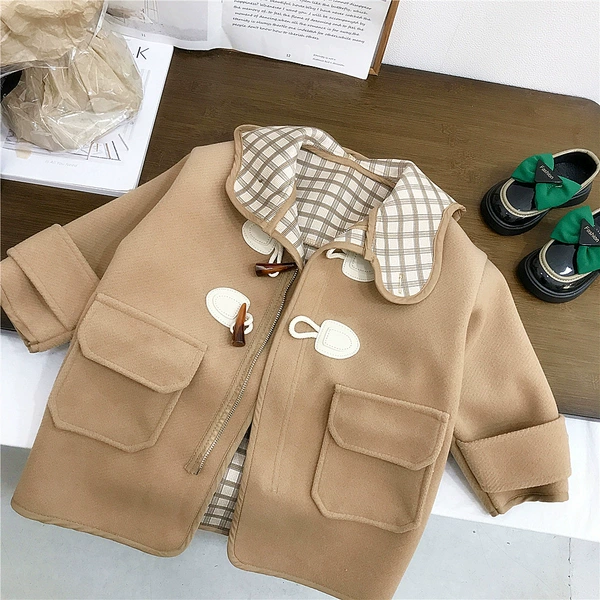 Woolen coat with hood