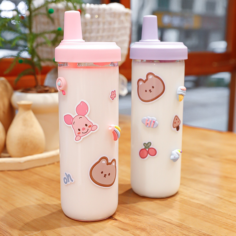 Taza de plástico de leche infantil de alta apariencia Linda taza de agua de paja de estudiante simple creativa Red Taza de gran capacidad