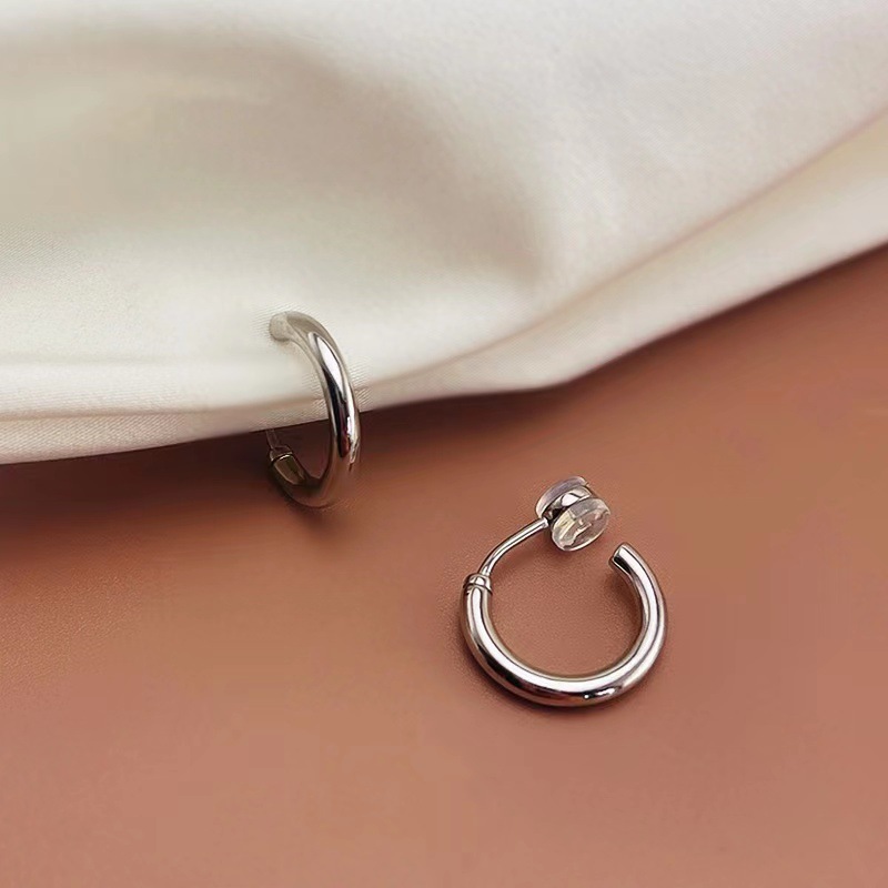 Simple anillo llano invisible integrado clip de oreja de silicona no perforado de cercanías pequeñas de las mujeres pendientes de anillo de oreja indoloro al por mayor