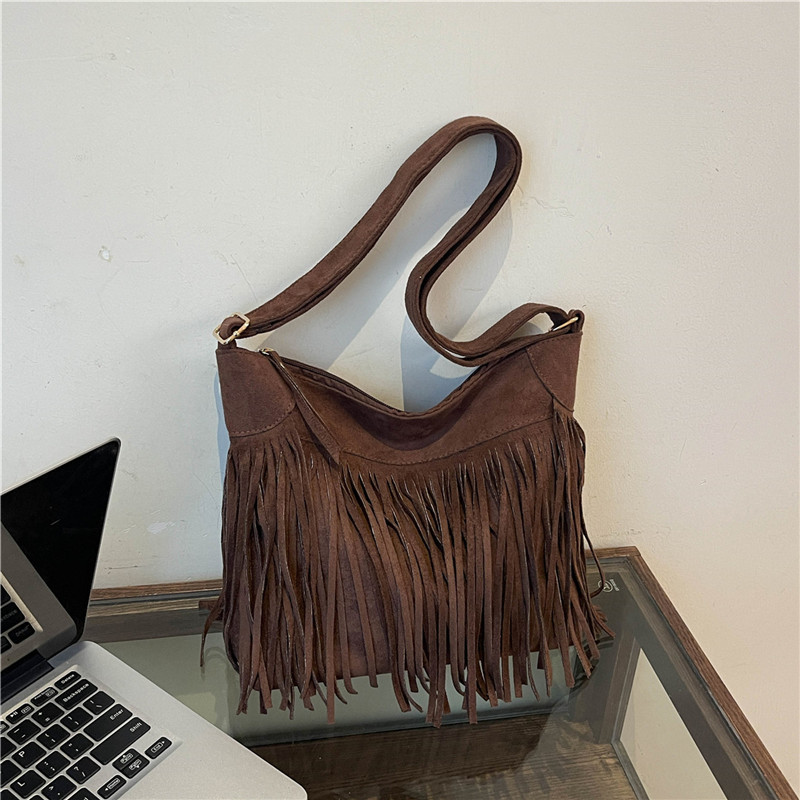 Tendencia de invierno bordilla brazalete bolso de mujer 2024 nuevo estilo simple nicho de moda texturas esmeriladas hombro simple