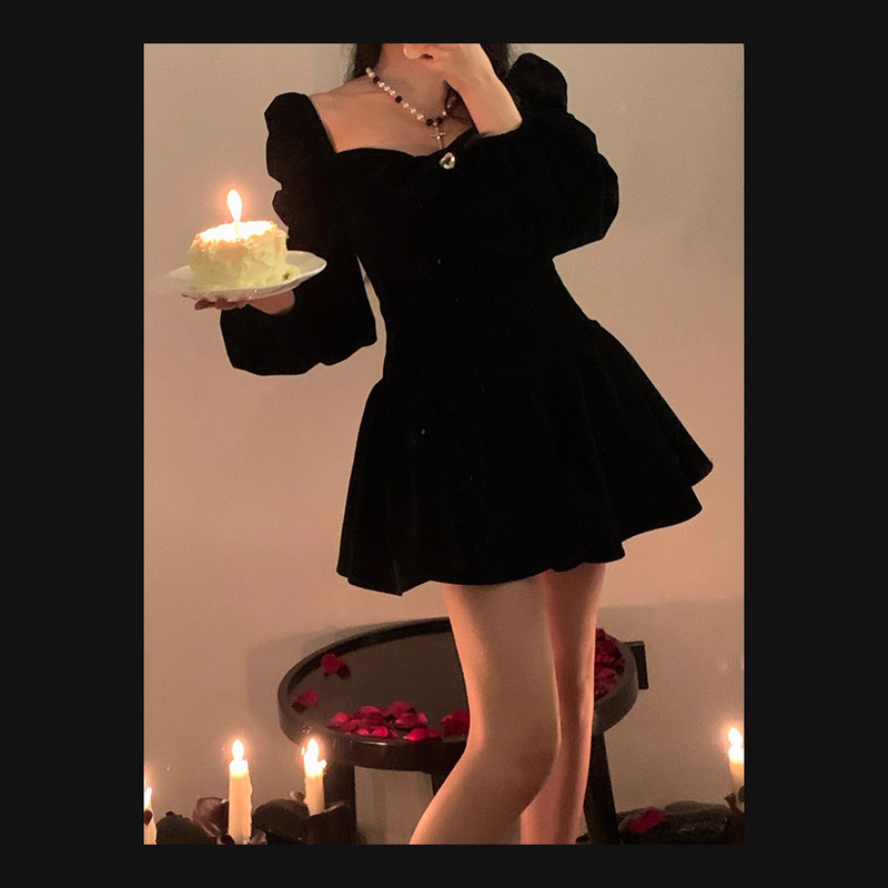 法式复古丝绒连衣裙女秋冬季新款高级感方领显瘦黑色蓬蓬裙子短款|undefined