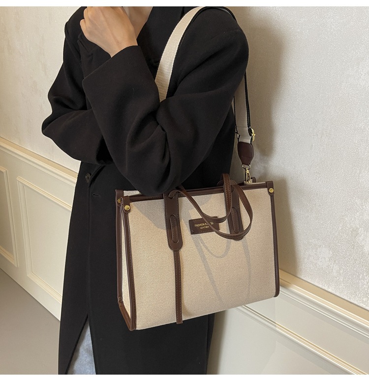 A new 2024 popular and versatile crossbody bag for women's commuting, a stylish tote bag undefined