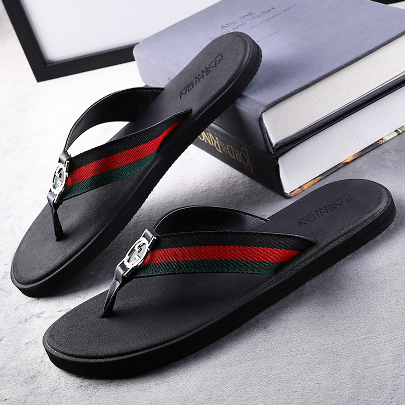 Vietnamese Men's Slides New 2024 Summer Fashion Personal Outdoor Beach Slippers Men Outdoor Rubber Thong Sandals