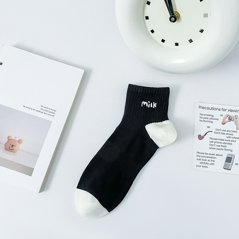 Calcetines de mujer de verano delgado algodón anti-bollar calcetines lindas vacas bordadas calcetines de mujer Zhuhai al por mayor