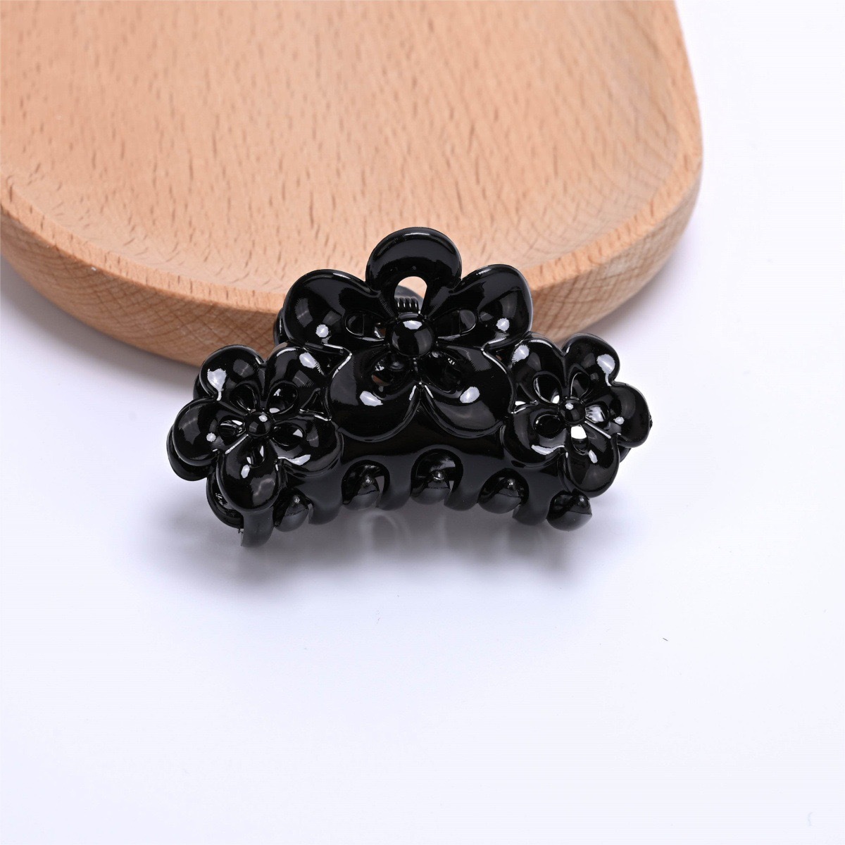 Flores de ciruela, clip de cabello medio, clip de cabello esmerilado negro, tres flores detrás de la cabeza, clip de cabello 5.5CM