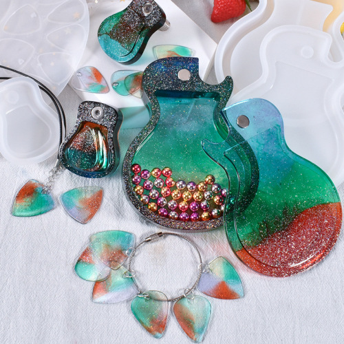 Handmade DIY resin pour sand pendant mold decoration with magnetic guitar shape accessory pendant silicone mold