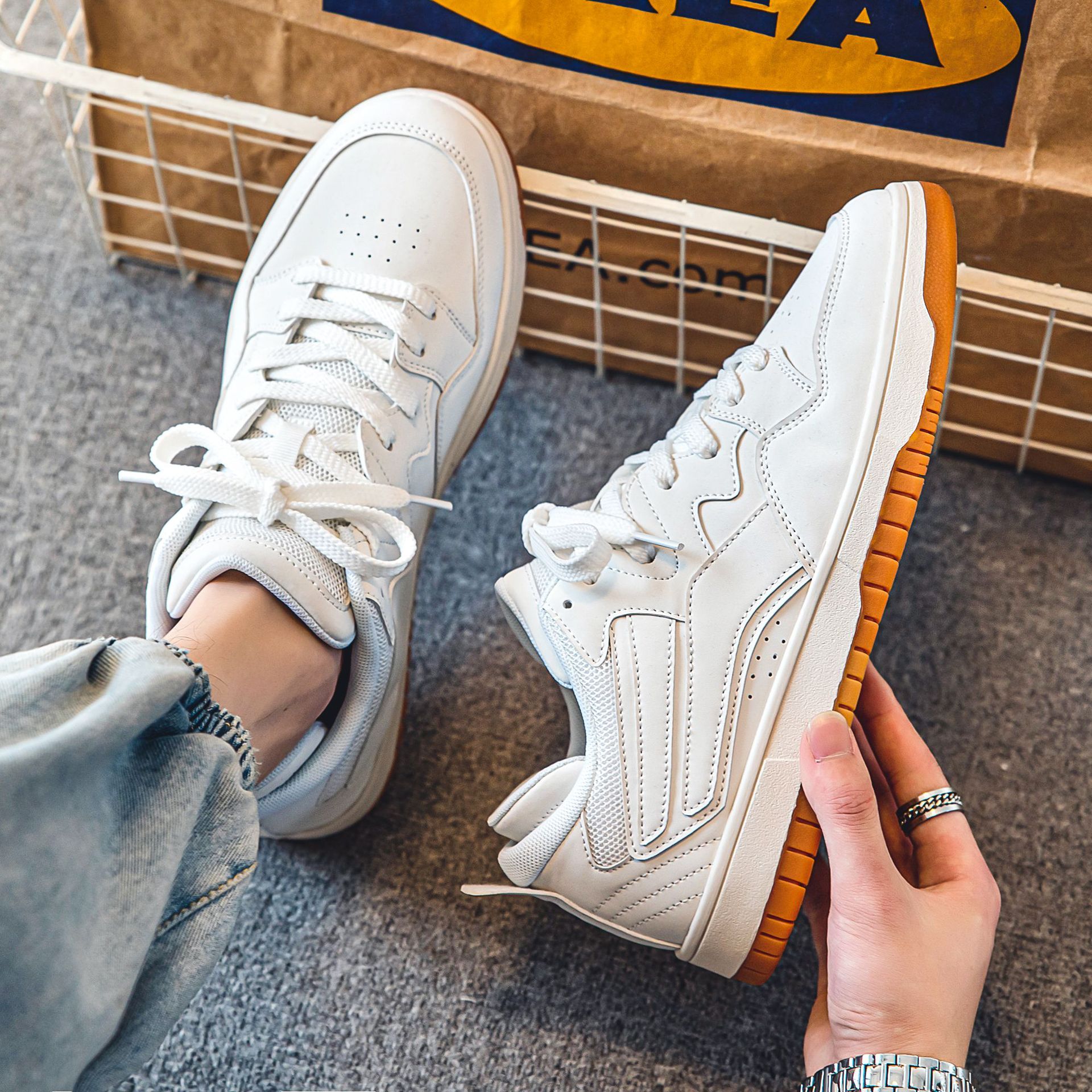 Verano nueva moda casual Sneaker hombres zapatos de tablero de estudiante bajo Top estilo Hong Kong moda retro blanco zapatos