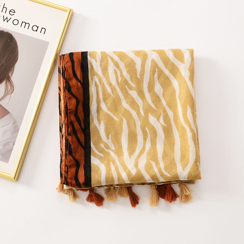 Estilo europeo y americano algodón y lino sienten bufanda de seda de moda frontera amarilla patrón animal impreso bufanda de viaje fotografía chal decorativo