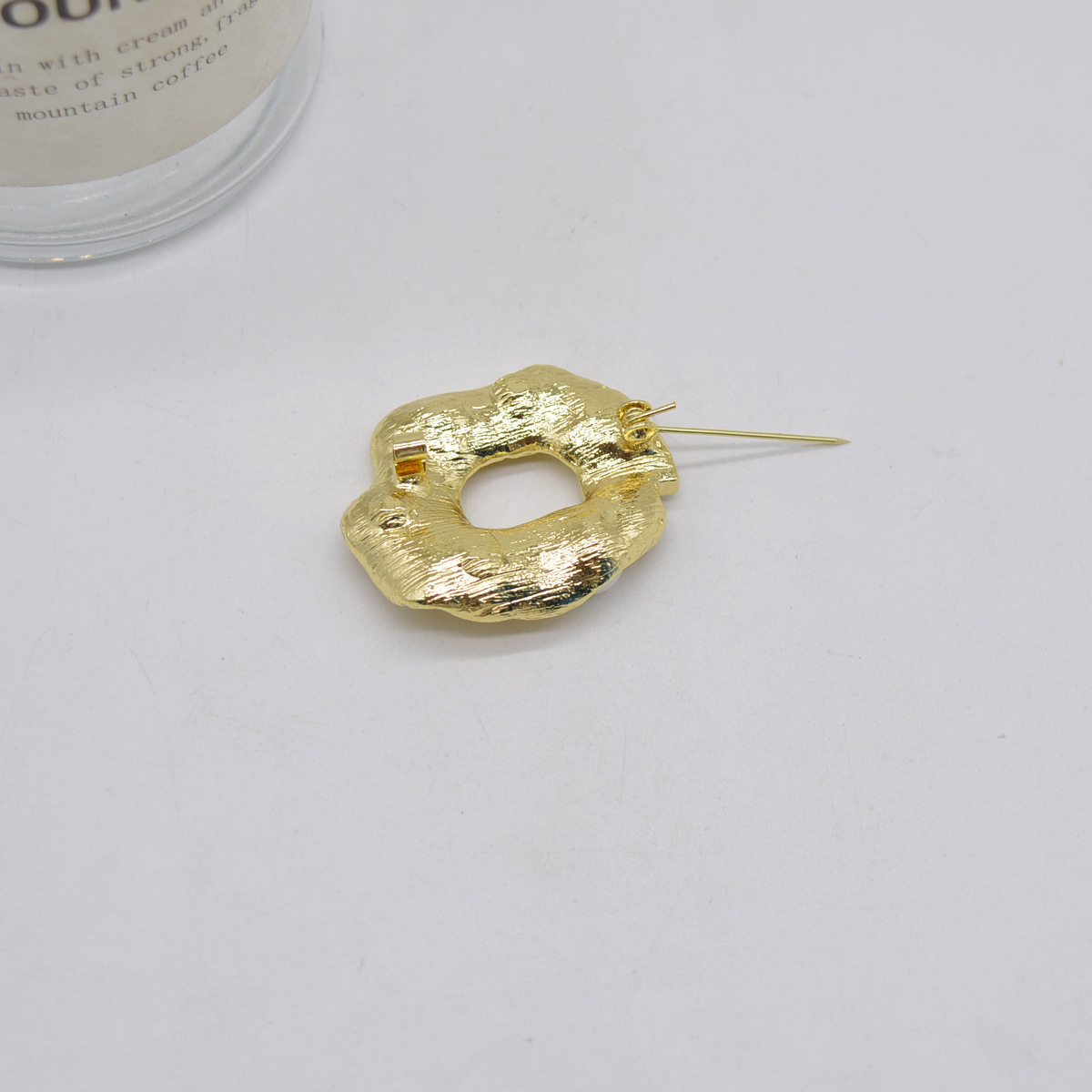 Metal Diamond Retro Alloy Brooch Pearl Decoration Corsage Accessories Female display picture 4