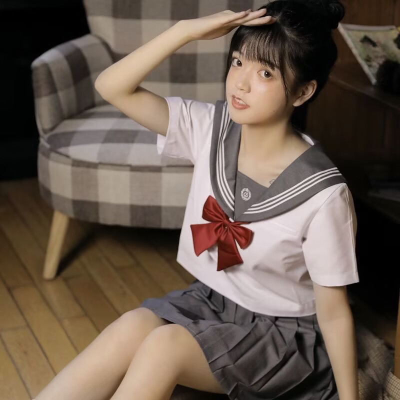 Factory direct delivery with after-sales service, JK uniform with embroidery, gray three-section Japanese-style sailor uniform, school-supplied feel, college-style JK pleated skirt