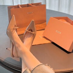 現物のフランス式の優雅なカジュアルな百掛けの小さい尖った頭の1字の涼しい蝶結びの後で空の子猫の細いハイヒールの女性
