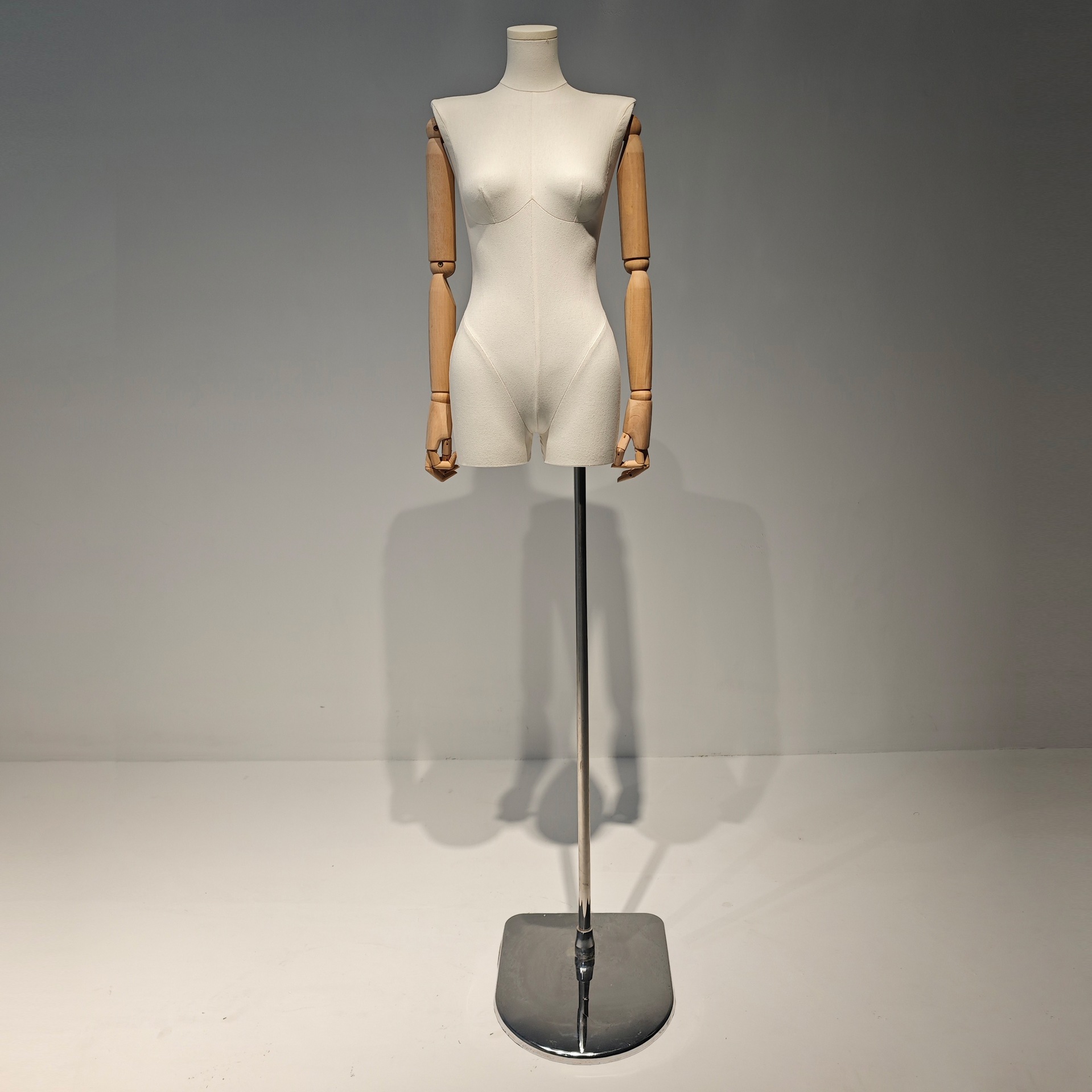 Modelo de hombro plano de piernas divididas estante de exhibición de ropa tienda de ventanas maniquí plataforma de cinco caras modelo de cabeza modelo de vestido de boda accesorios femeninos