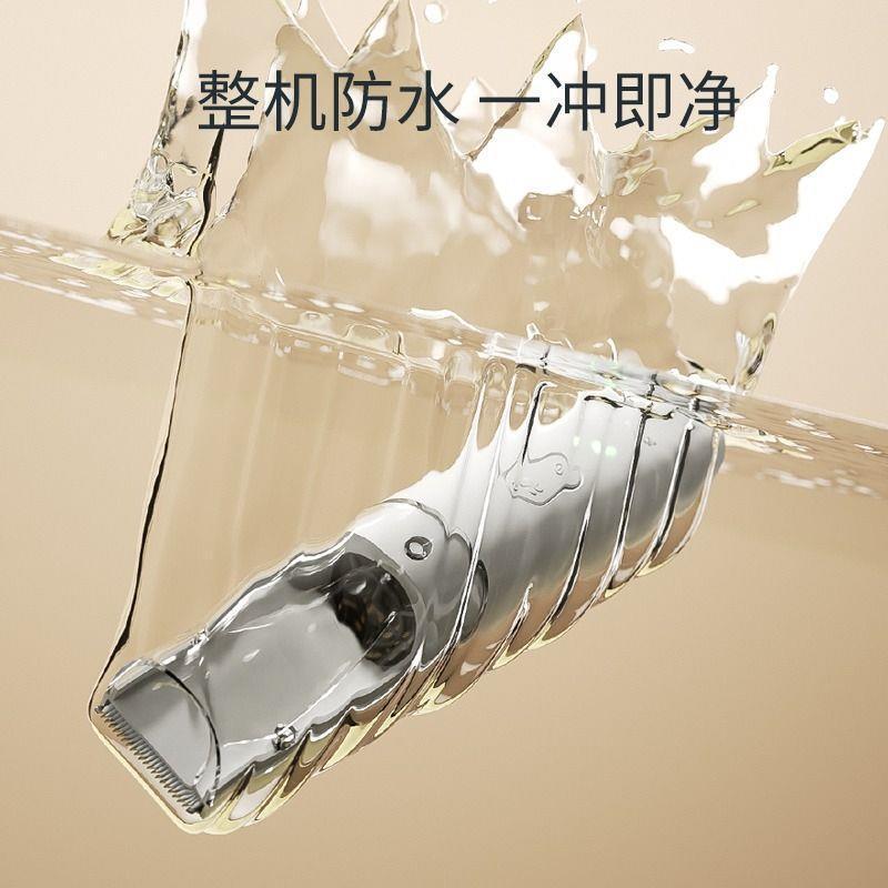 赤ちゃんの理髪器は自動的に髪を吸います。|undefined