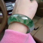 正宗特价玉手镯女款年轻翡翠色玉石a货飘花手镯冰种加宽胖手玉镯