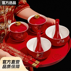 お茶のコップの喜碗のセットの赤い口を直して碗のお茶をかぶせます。