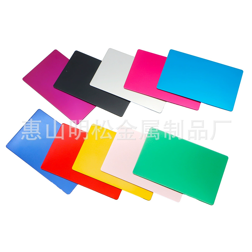 Алюминиевая металлическая визитная карточка можно выгравировать персонализированную бирку компании DIY. Бирка с именем с индивидуальным логотипом.