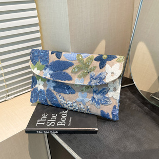 �߼����ŷ����Ƭ�̽�С��Ůʿ�r�аٴ����ð����񻨶仯�y�ռ{��