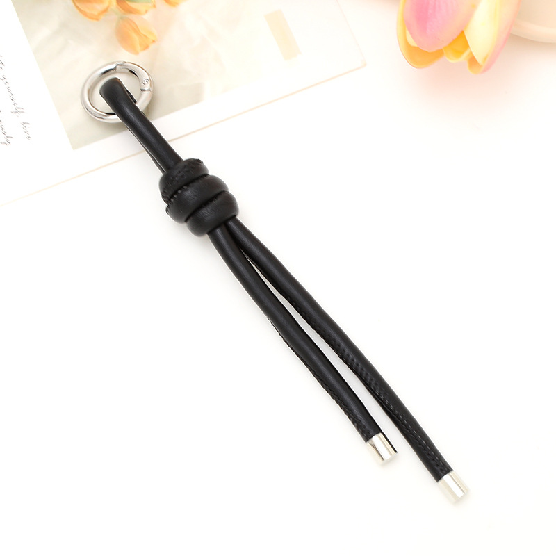 Nuevo tipo de cuerdas de cuero PU llavero colgante in bolsos de moda colgante cadena accesorios DIY tejido a mano