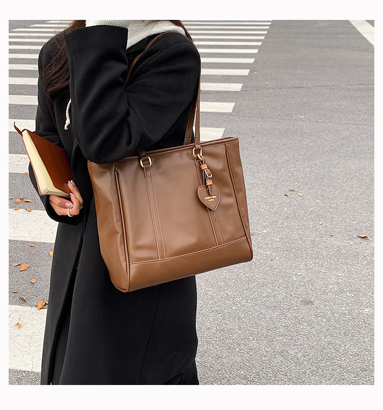 Autumn And Winter Large-capacity New Fashion Texture Shoulder  High-end Commuter Tote Bag display picture 8