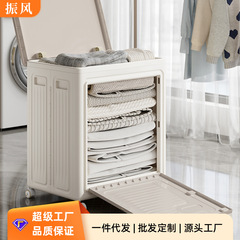 服の収納棚は取り付けなしで折りたたみできます。