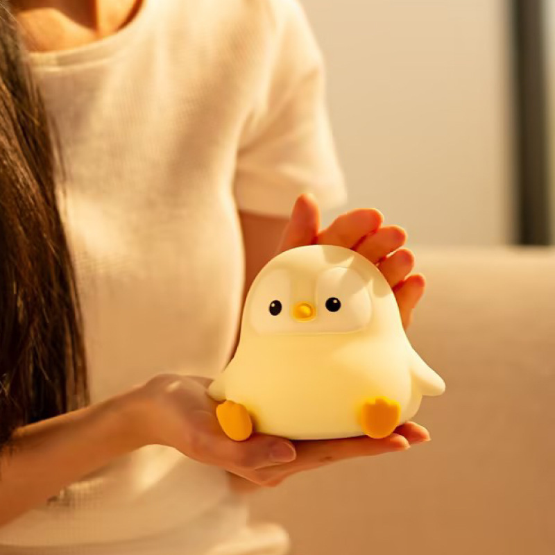 クロスボーダーの新商品ペンギンの赤ちゃんの夜の明かりのシリコンゴムは明かりの寝室の雰囲気の明かりをたたいて充電します。|undefined