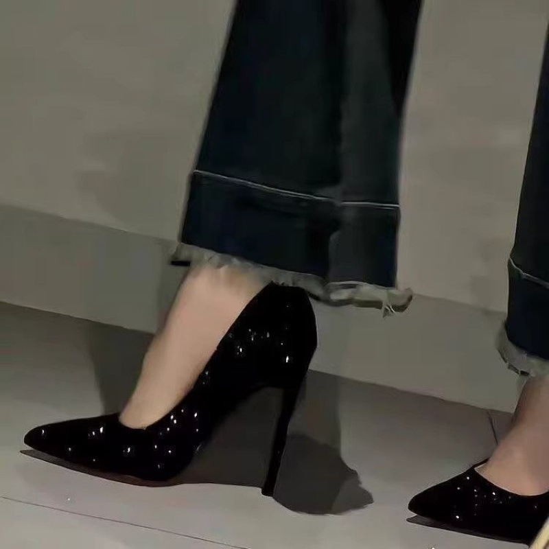 레드 바텀 블랙 하이힐 여성 파인 2025 새로운 도착 SEQUINED CRYSTAL 웨딩 슈즈 포인팅 전문 섹시한 싱글 레이어 슈즈
