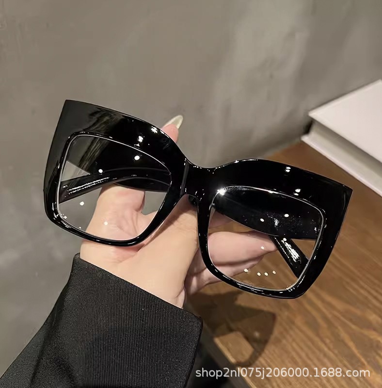 글로시한 블랙 프레임