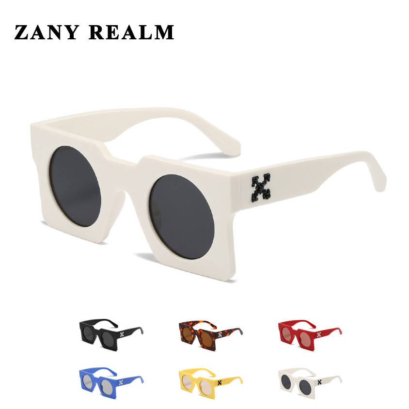 Blanco lechoso marco negro y gris pieza