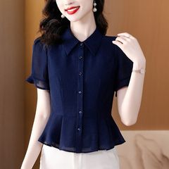 夏の新型の年齢を減らしながら、半袖の女性のファッション的な雰囲気のシャツの上着を隠します。