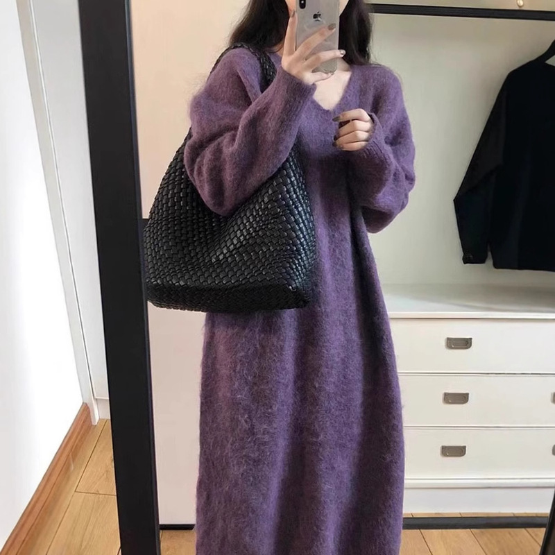 Autumn Wear High-end V-neck Knitted dress Matching Coat Loose Slimming Outer Wear Inner Sweater Long Skirt Autumn Wear High-end V-neck Knitted dress Matching Coat Loose Slimming Outer Wear Inner Sweater Long Skirt