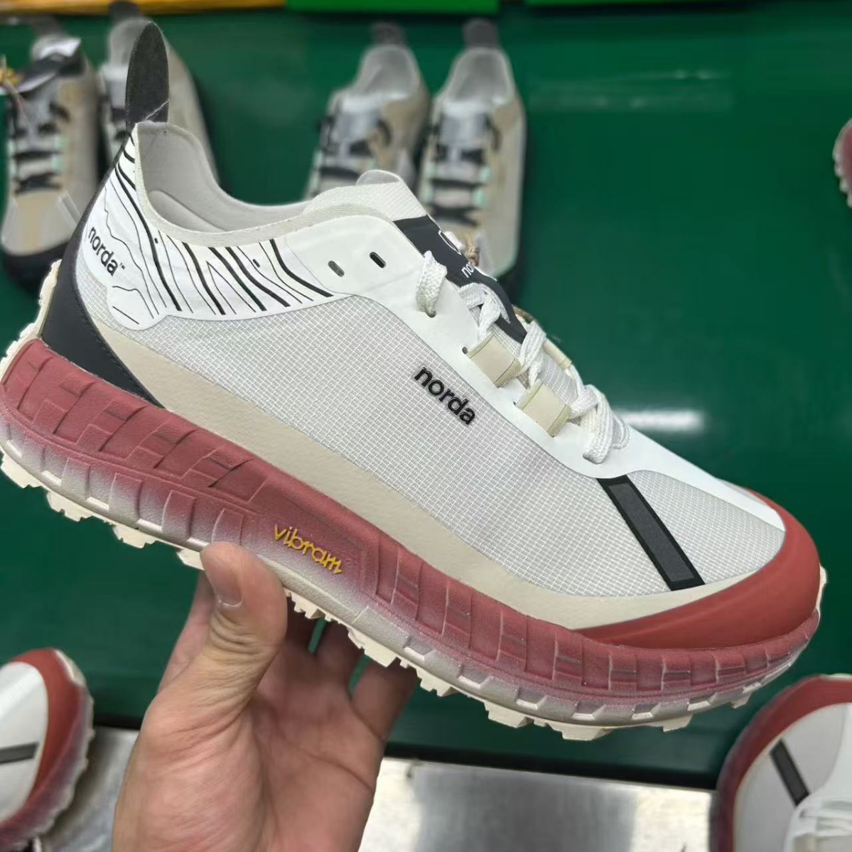 Norda 001 zapatos de montaña de empresa transfronteriza, zapatos de correr de altura baja para hombres y mujeres