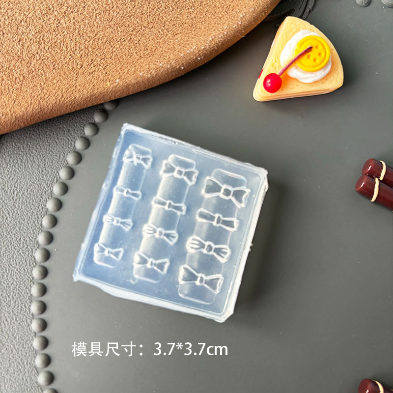 Venta caliente transfronteriza molde de manicura de alta transparencia animal de dibujos animados oso bowknot ramo DIY modelo de manicura en relieve tridimensional