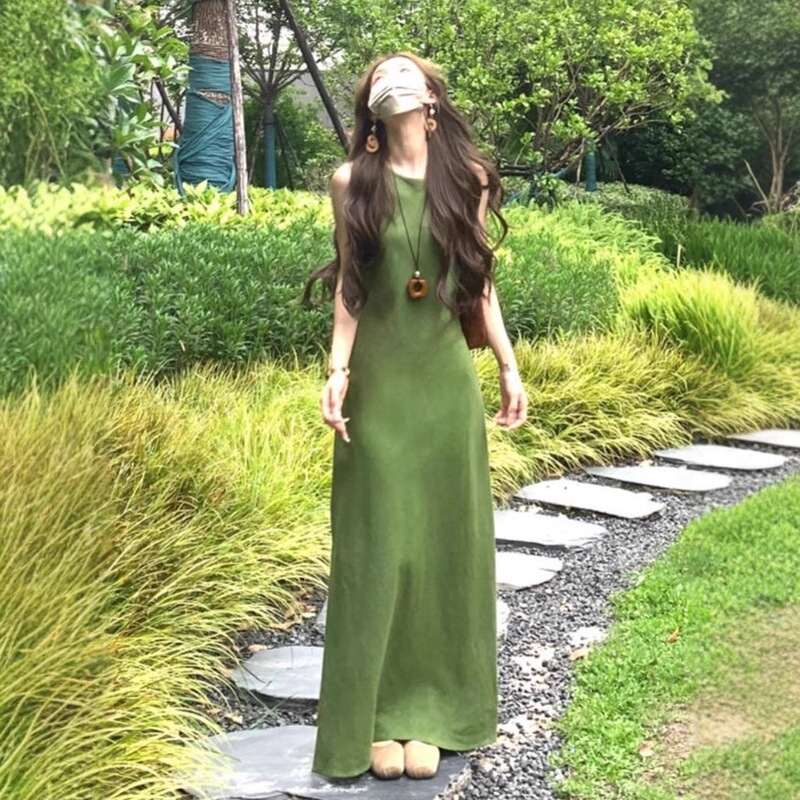 French-Style Retro Green Spaghetti Strap Dress for Women, Summer 2026 New Model, Petite Waist-Cinching Elegant Long Dress