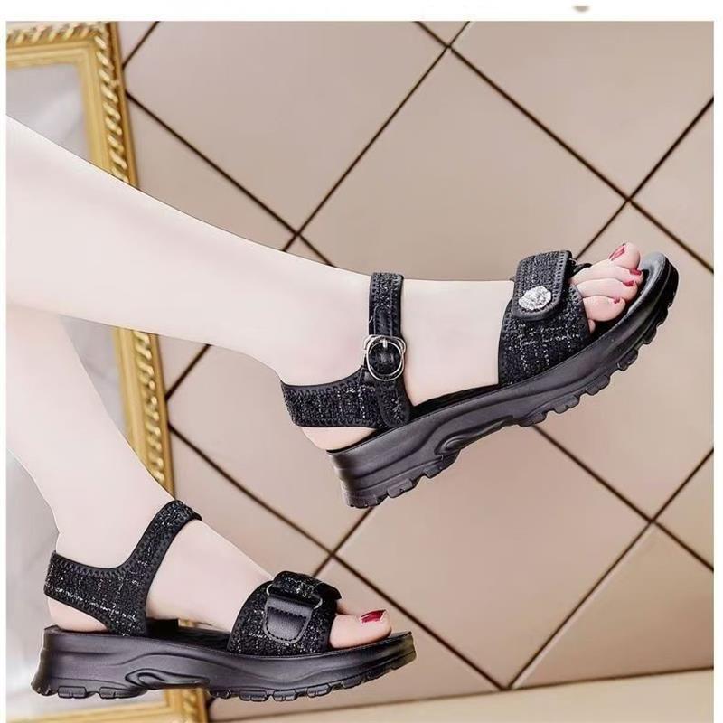 Sandalias deportivas para mujeres 2026 verano nuevo tipo explosivo muffin zapatos de suela gruesa zapatos de playa rojos de estudiantes