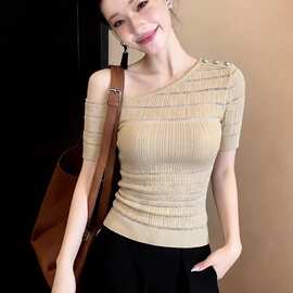 小个子咖色斜领露肩针织衫冰丝短袖T恤女夏季修身设计感短款上衣